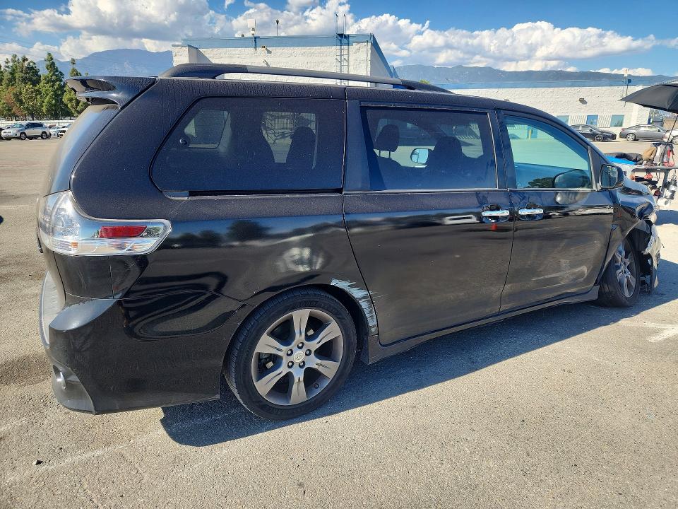 2015 Toyota Sienna მანქანა იყიდება აუქციონზე, vin: 5TDXK3DC4FS657999, აუქციონის ნომერი: 70821886