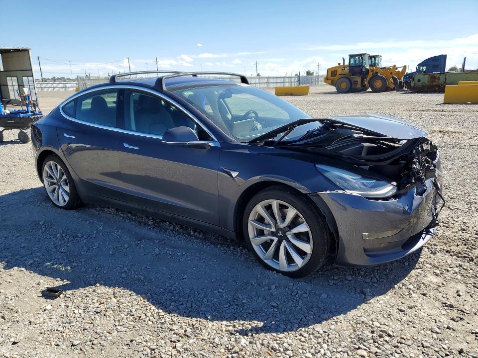 69241336 :رقم المزاد ، 5YJ3E1EB7JF091009 vin ، 2018 Tesla Model 3 مزاد بيع