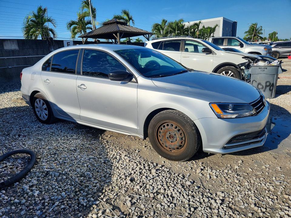 70533226 :رقم المزاد ، 3VW267AJ5GM313492 vin ، 2016 Volkswagen Jetta مزاد بيع