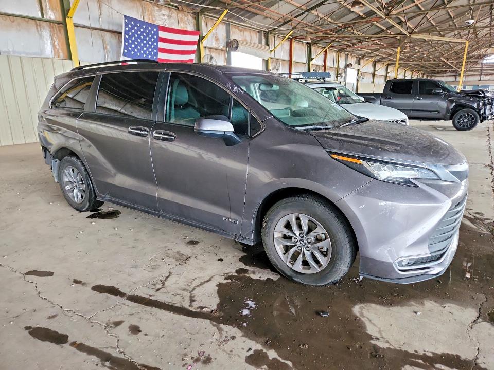 Auction sale of the 2021 Toyota Sienna, vin: 5TDYRKEC4MS062575, lot number: 70893646