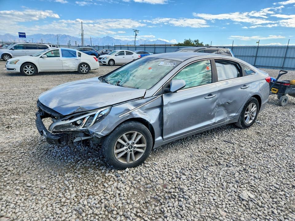 2015 Hyundai Sonata მანქანა იყიდება აუქციონზე, vin: 5NPE24AFXFH013926, აუქციონის ნომერი: 70657606