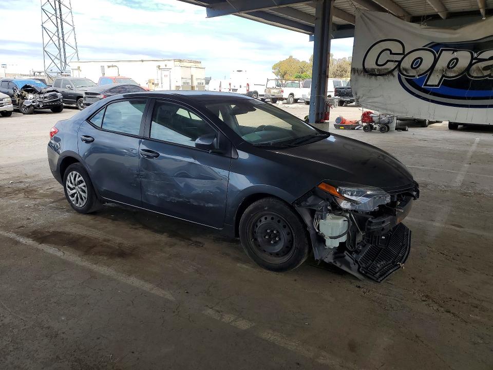 67697186 :رقم المزاد ، 2T1BURHE5JC079948 vin ، 2018 Toyota Corolla مزاد بيع