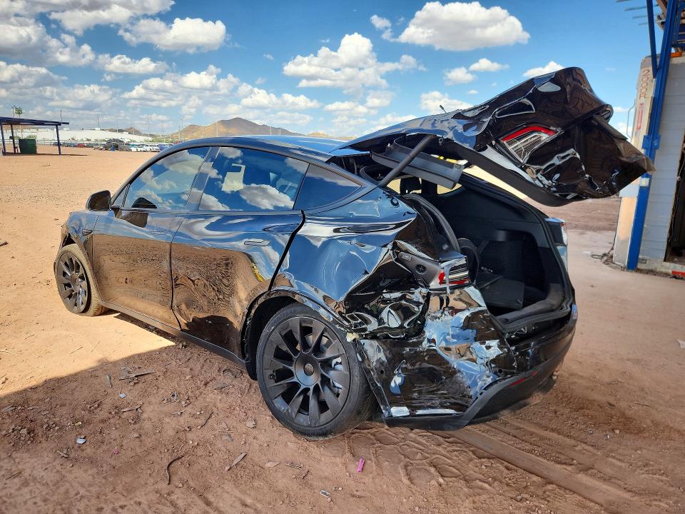 67827006 :رقم المزاد ، 7SAYGAEEXNF391887 vin ، 2022 Tesla Model Y مزاد بيع
