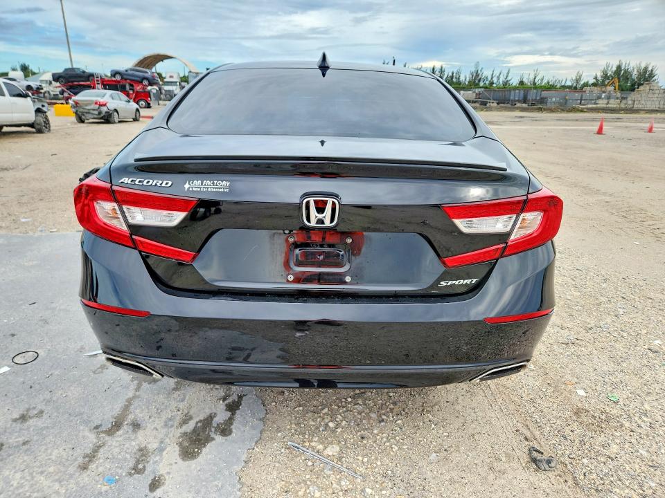 69892266 :رقم المزاد ، 1HGCV1F37JA203437 vin ، 2018 Honda Accord مزاد بيع