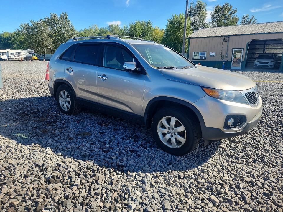 2013 Kia Sorento მანქანა იყიდება აუქციონზე, vin: 5XYKT4A63DG421351, აუქციონის ნომერი: 70700736
