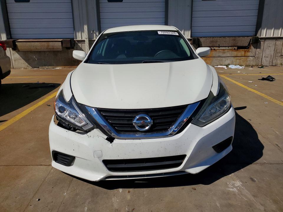 Продажа на аукционе авто 2017 Nissan Altima, vin: 1N4AL3AP4HC110543, номер лота: 70992326