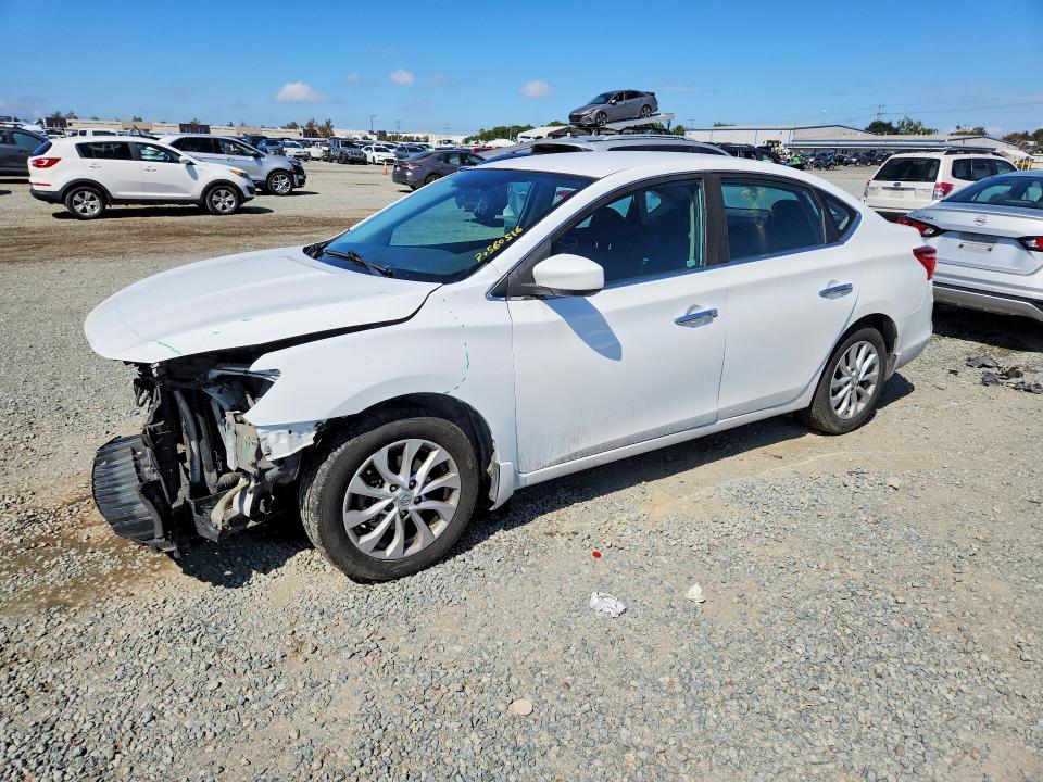 2018 Nissan Sentra მანქანა იყიდება აუქციონზე, vin: 3N1AB7AP0JL639277, აუქციონის ნომერი: 70560516