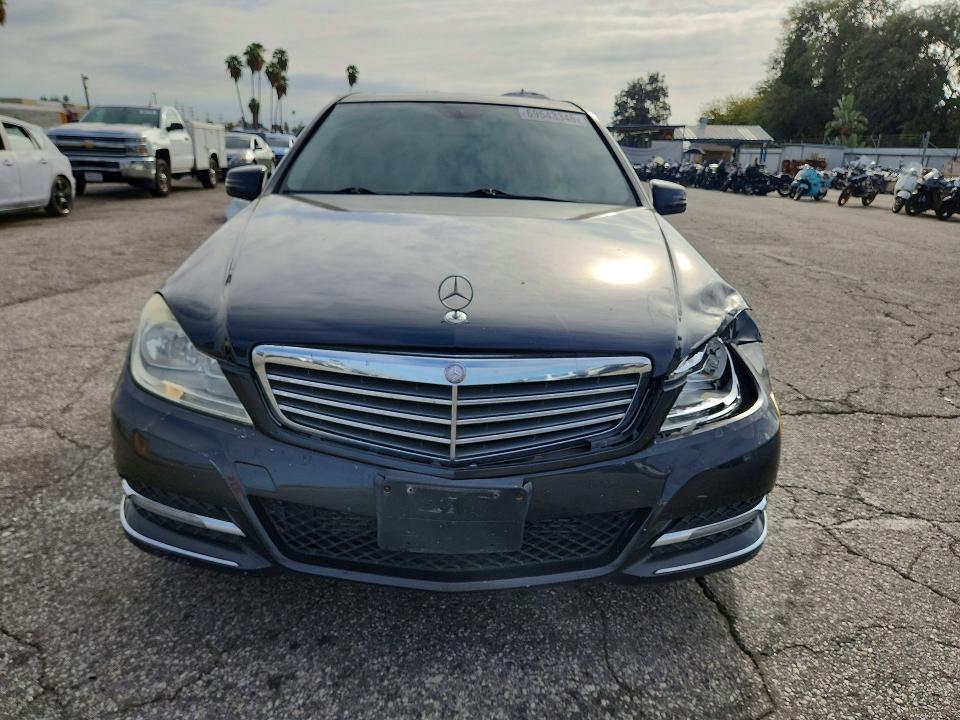 69543346 :رقم المزاد ، WDDGF4HBXCR238647 vin ، 2012 Mercedes-benz C مزاد بيع