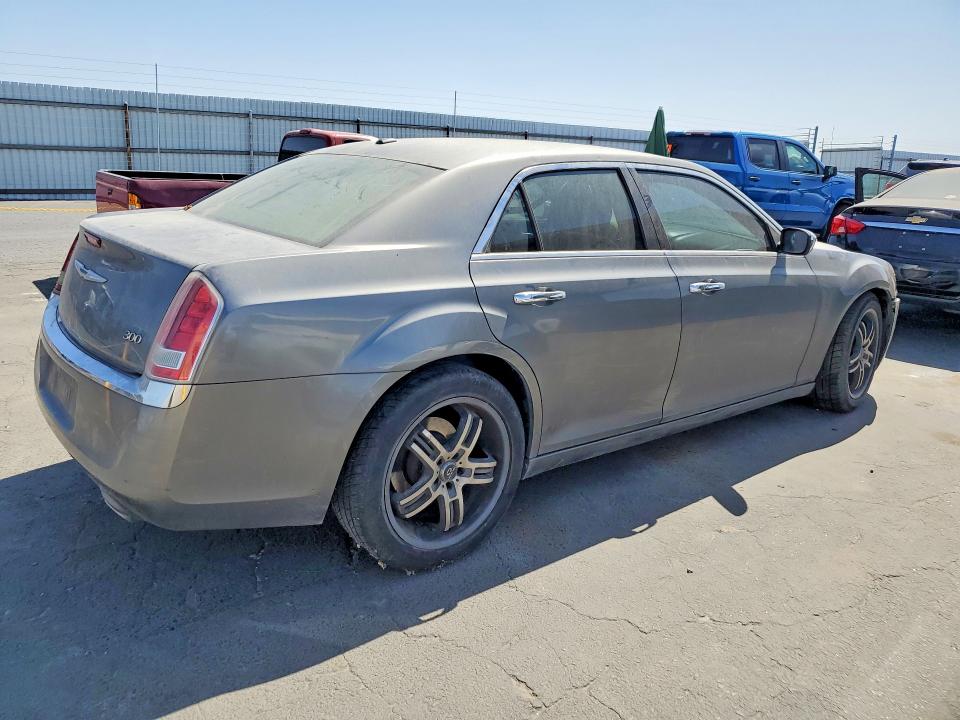 68696066 :رقم المزاد ، 2C3CA5CGXBH557937 vin ، 2011 Chrysler 300 مزاد بيع
