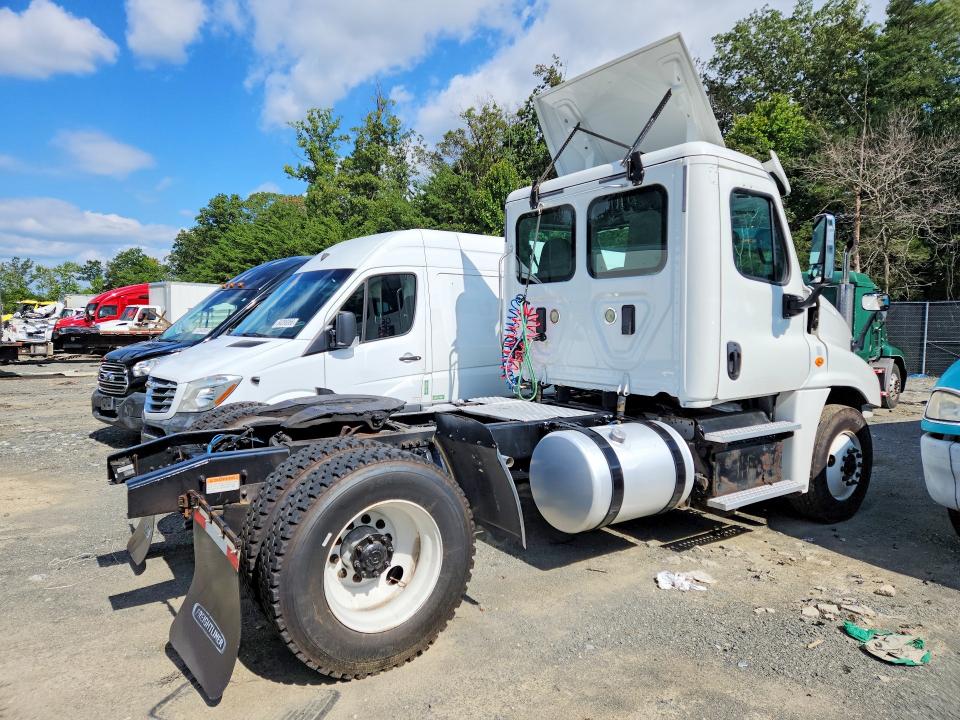 2017 Freightliner Cascadia 125 მანქანა იყიდება აუქციონზე, vin: 1FUBGEDV2HLJH1564, აუქციონის ნომერი: 67601856