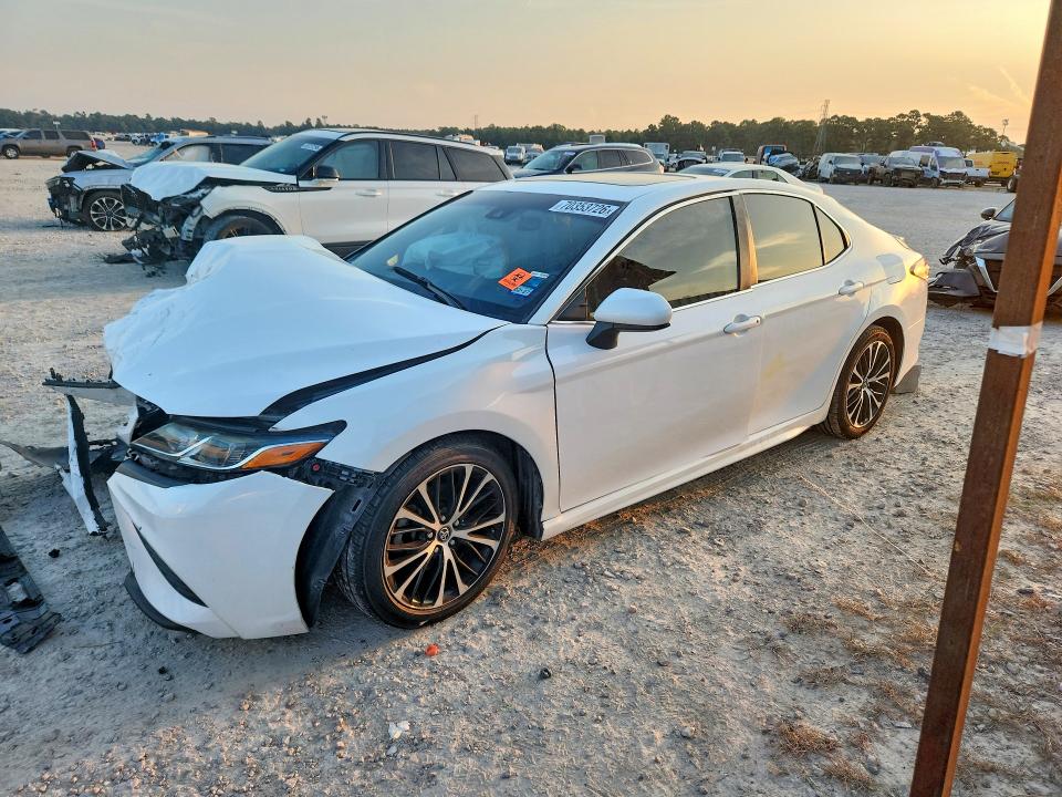 2018 Toyota Camry მანქანა იყიდება აუქციონზე, vin: 4T1B11HK1JU070646, აუქციონის ნომერი: 70353726