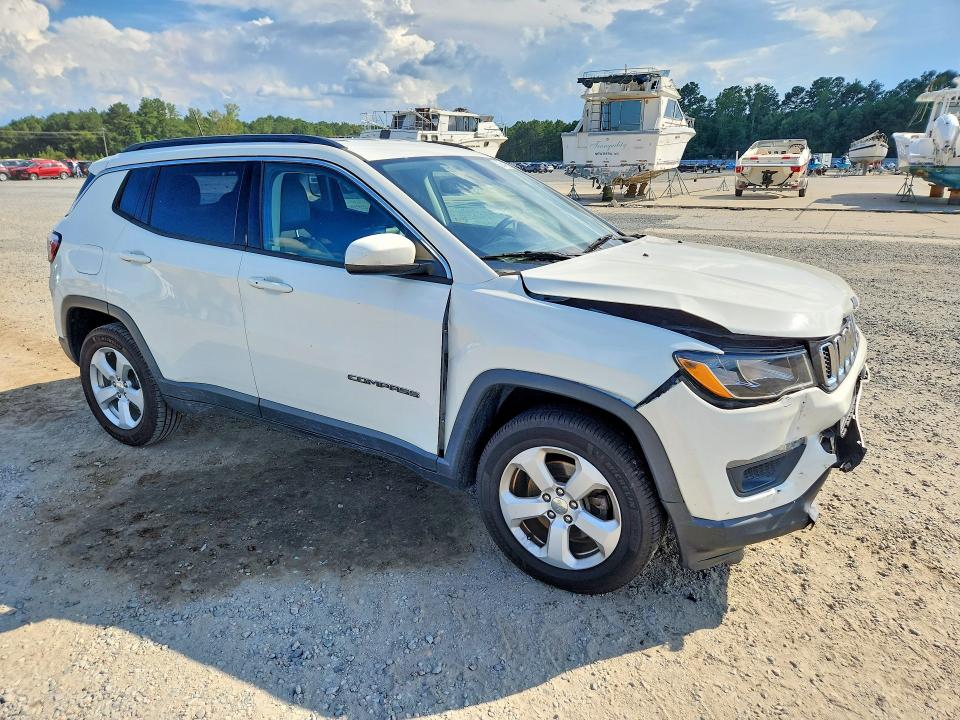 68416596 :رقم المزاد ، 3C4NJDBB4JT103726 vin ، 2018 Jeep Compass مزاد بيع