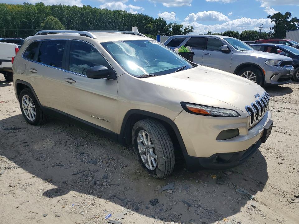69016556 :رقم المزاد ، 1C4PJLCS4EW261372 vin ، 2014 Jeep Cherokee مزاد بيع