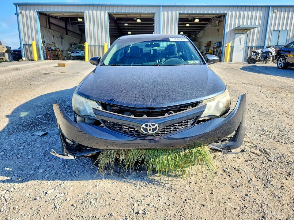 70687236 :رقم المزاد ، 4T1BF1FK1EU736804 vin ، 2014 Toyota Camry مزاد بيع
