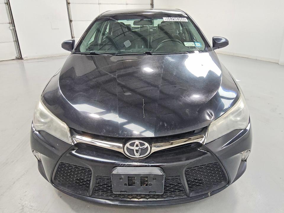 66298366 :رقم المزاد ، 4T1BF1FK0HU789577 vin ، 2017 Toyota Camry مزاد بيع