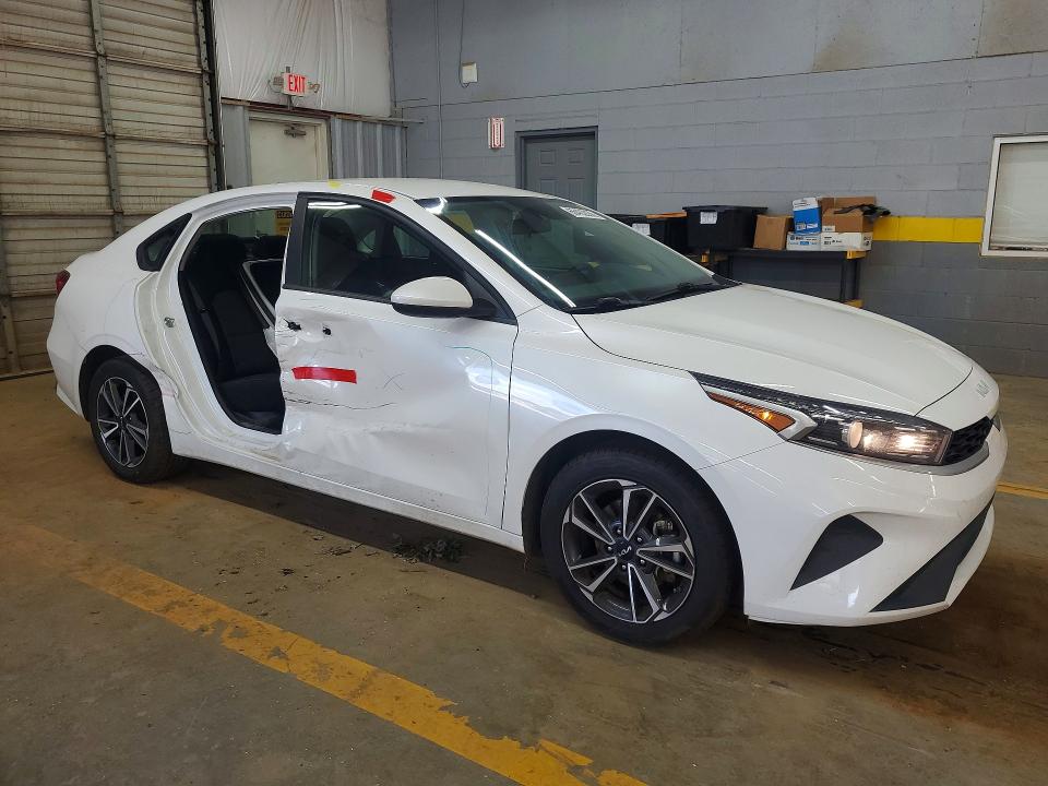 66452636 :رقم المزاد ، 3KPF24AD9NE437636 vin ، 2022 Kia Forte مزاد بيع