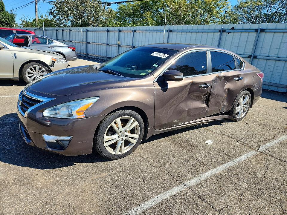 2015 Nissan Altima მანქანა იყიდება აუქციონზე, vin: 1N4BL3AP7FC162038, აუქციონის ნომერი: 70541876