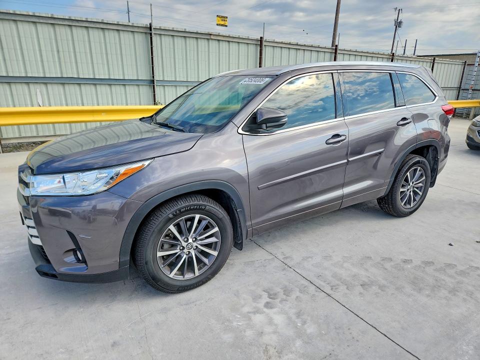 2018 Toyota Highlander მანქანა იყიდება აუქციონზე, vin: 5TDJZRFH2JS528200, აუქციონის ნომერი: 70524006