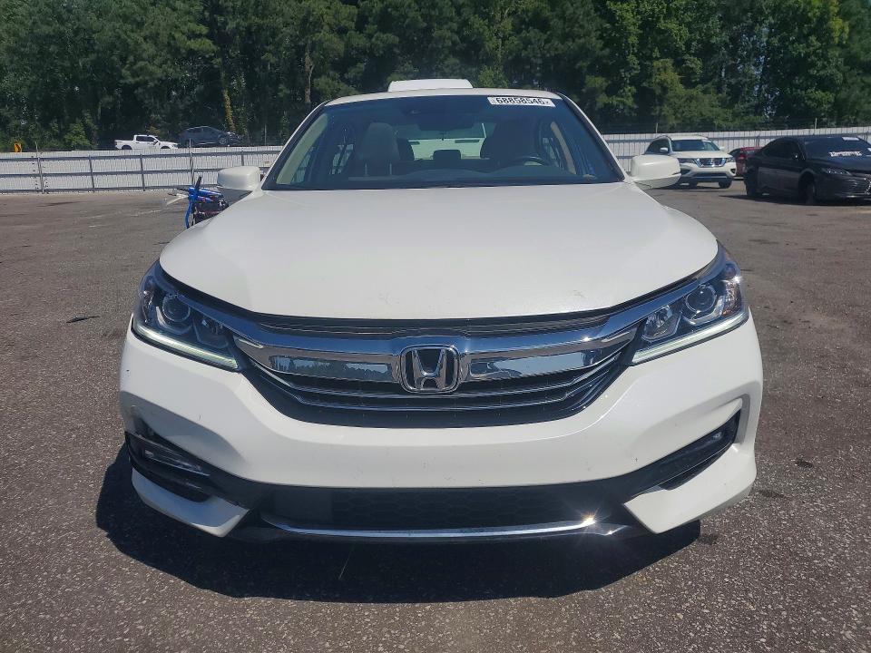 Продажа на аукционе авто 2017 Honda Accord, vin: JHMCR6F5XHC002792, номер лота: 68858546