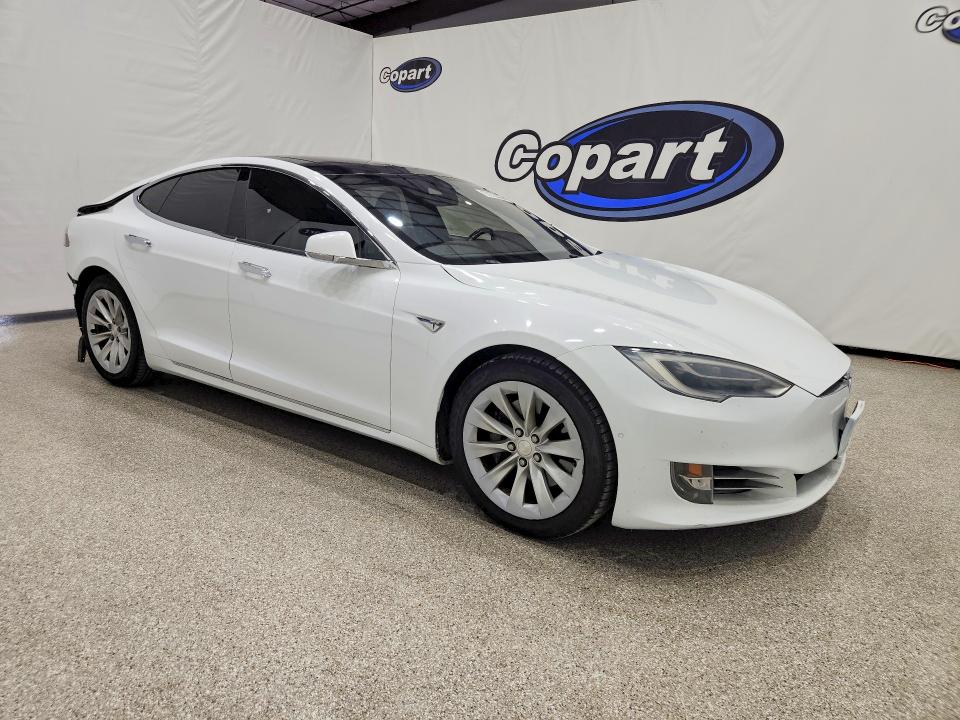 67672526 :رقم المزاد ، 5YJSA1E21GF139782 vin ، 2016 Tesla Model S مزاد بيع