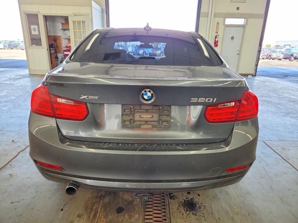 68191556 :رقم المزاد ، WBA3C3C57FK201384 vin ، 2015 Bmw 320 مزاد بيع