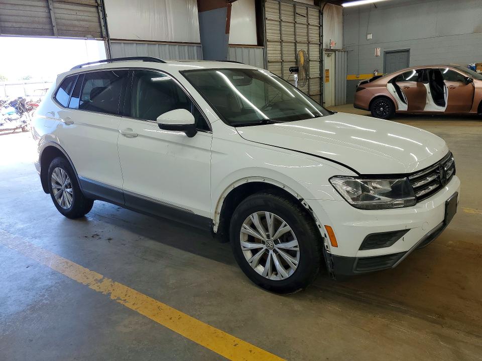 Продаж на аукціоні авто 2018 Volkswagen Tiguan, vin: 3VV2B7AX8JM185907, номер лоту: 67533326