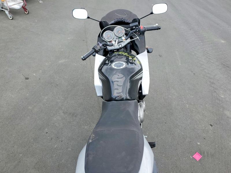 69390656 :رقم المزاد ، VTTGM51A462100989 vin ، 2006 Suzuki Gs500 مزاد بيع