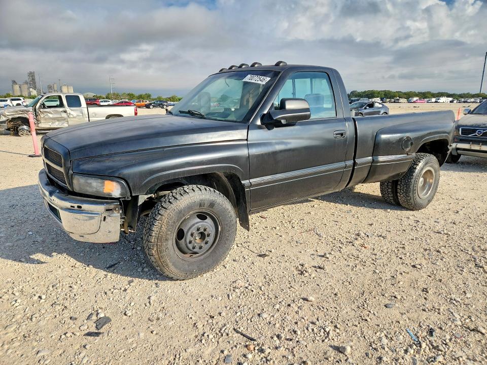 1997 Dodge Ram 3500 მანქანა იყიდება აუქციონზე, vin: 1B7MC36W8VJ555611, აუქციონის ნომერი: 70072546