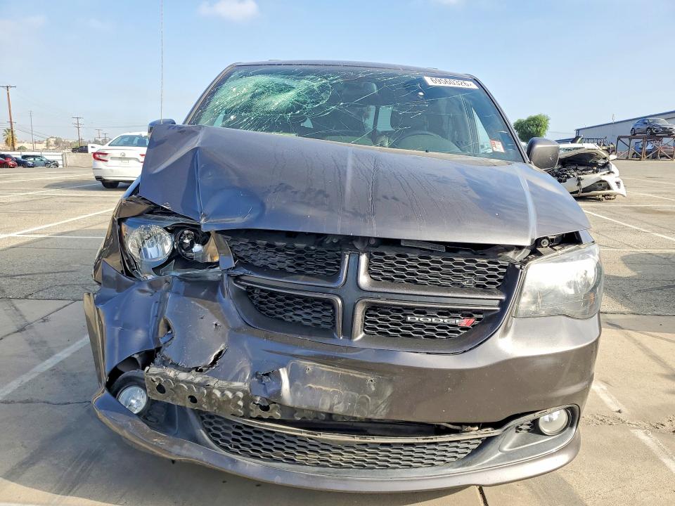 69560326 :رقم المزاد ، 2C4RDGEG9KR565978 vin ، 2019 Dodge Grand Caravan مزاد بيع