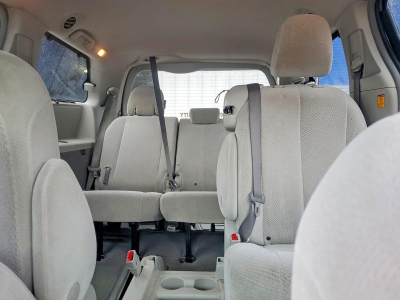 69334226 :رقم المزاد ، 5TDKK3DC2BS086002 vin ، 2011 Toyota Sienna مزاد بيع