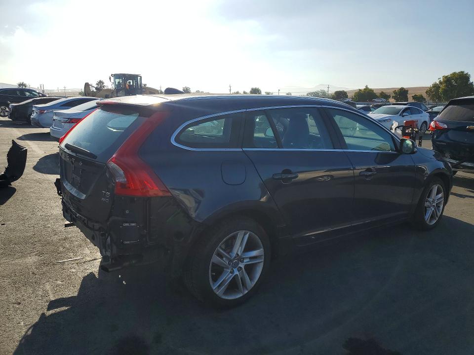 Продажа на аукционе авто 2015 Volvo V60, vin: YV1612SK1F1222335, номер лота: 69709336