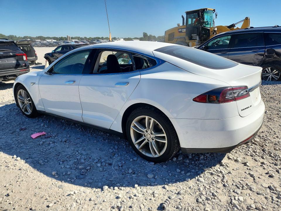 70310336 :رقم المزاد ، 5YJSA1E22FF111942 vin ، 2015 Tesla Model S مزاد بيع