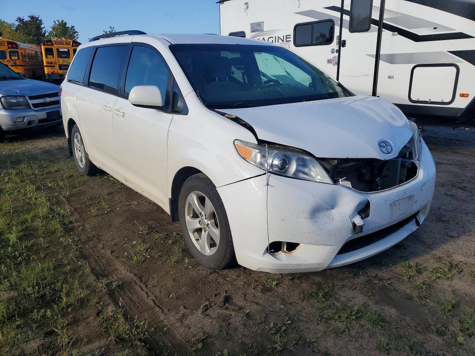 Aukcja sprzedaży 2015 Toyota Sienna, vin: 5TDKK3DC3FS567057, numer aukcji: 68027936
