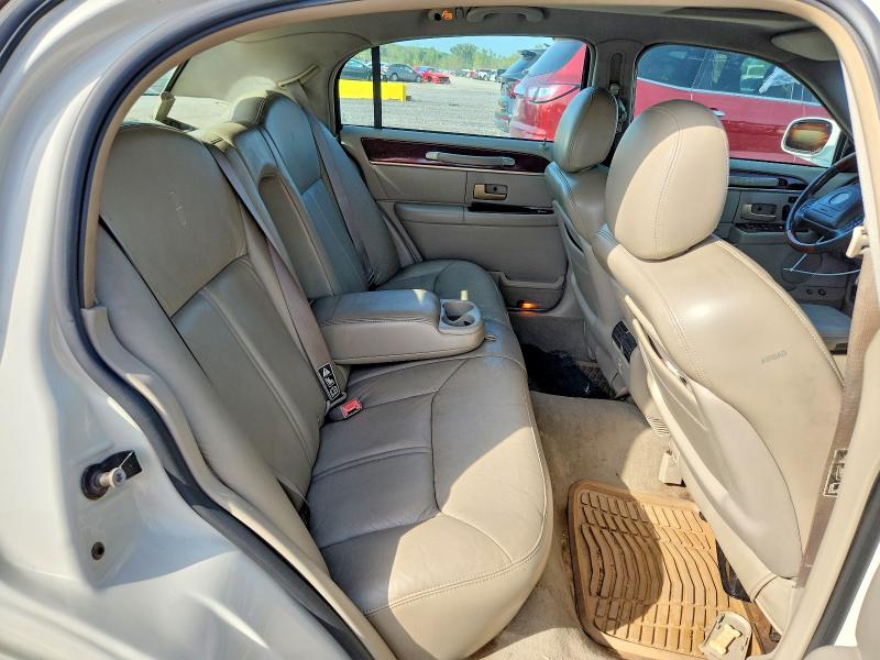 69304956 :رقم المزاد ، 1LNHM83W64Y632638 vin ، 2004 Lincoln Town Car مزاد بيع