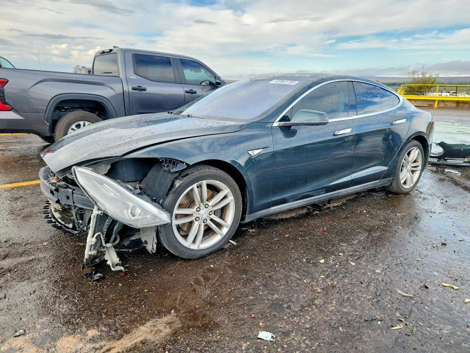 65963736 :رقم المزاد ، 5YJSA1S18EFP59005 vin ، 2014 Tesla Model S مزاد بيع