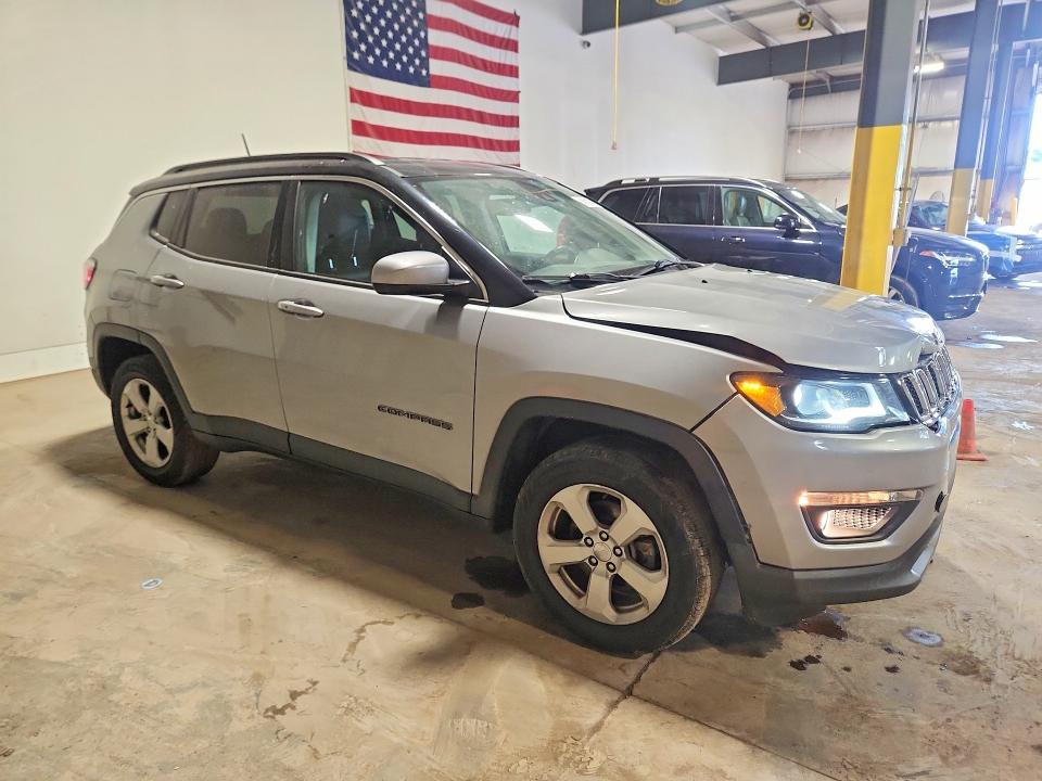 68985056 :رقم المزاد ، 3C4NJDBB2JT263586 vin ، 2018 Jeep Compass مزاد بيع