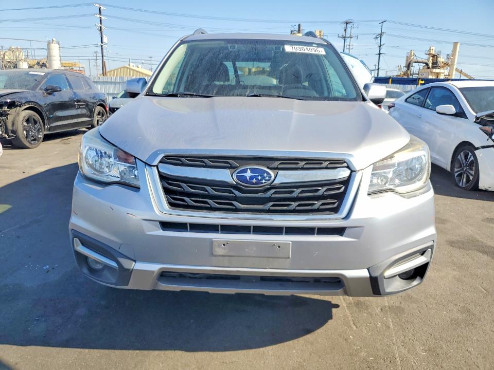 2018 Subaru Forester მანქანა იყიდება აუქციონზე, vin: JF2SJAGC5JH549371, აუქციონის ნომერი: 70304096