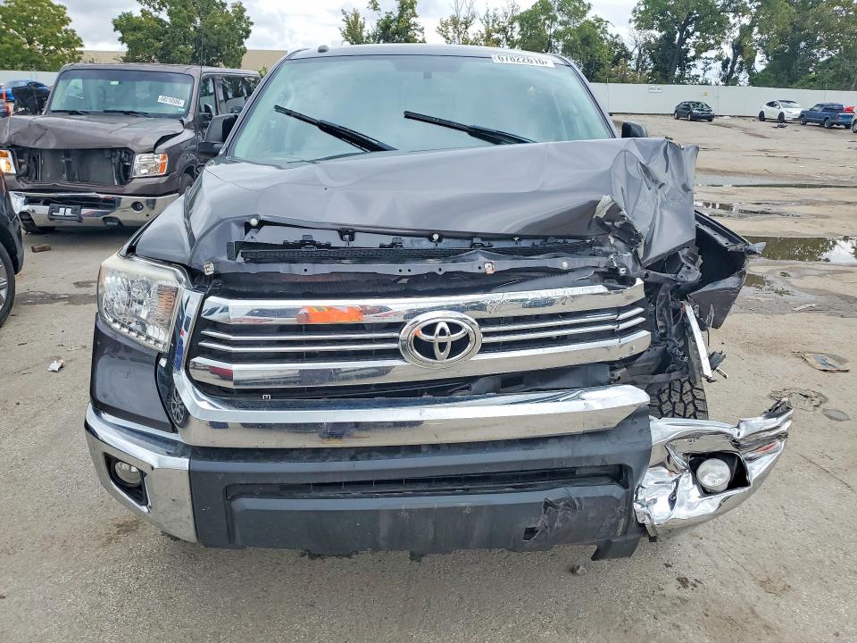 67822616 :رقم المزاد ، 5TFDW5F1XHX614702 vin ، 2017 Toyota Tundra مزاد بيع