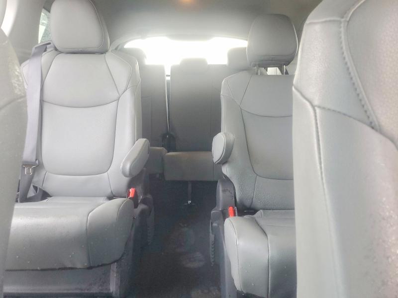 69494906 :رقم المزاد ، 5TDJSKFC2PS091176 vin ، 2023 Toyota Sienna مزاد بيع