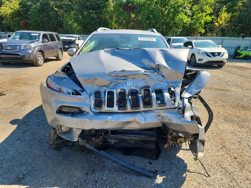67045636 :رقم المزاد ، 1C4PJLCX0JD518013 vin ، 2018 Jeep Cherokee مزاد بيع