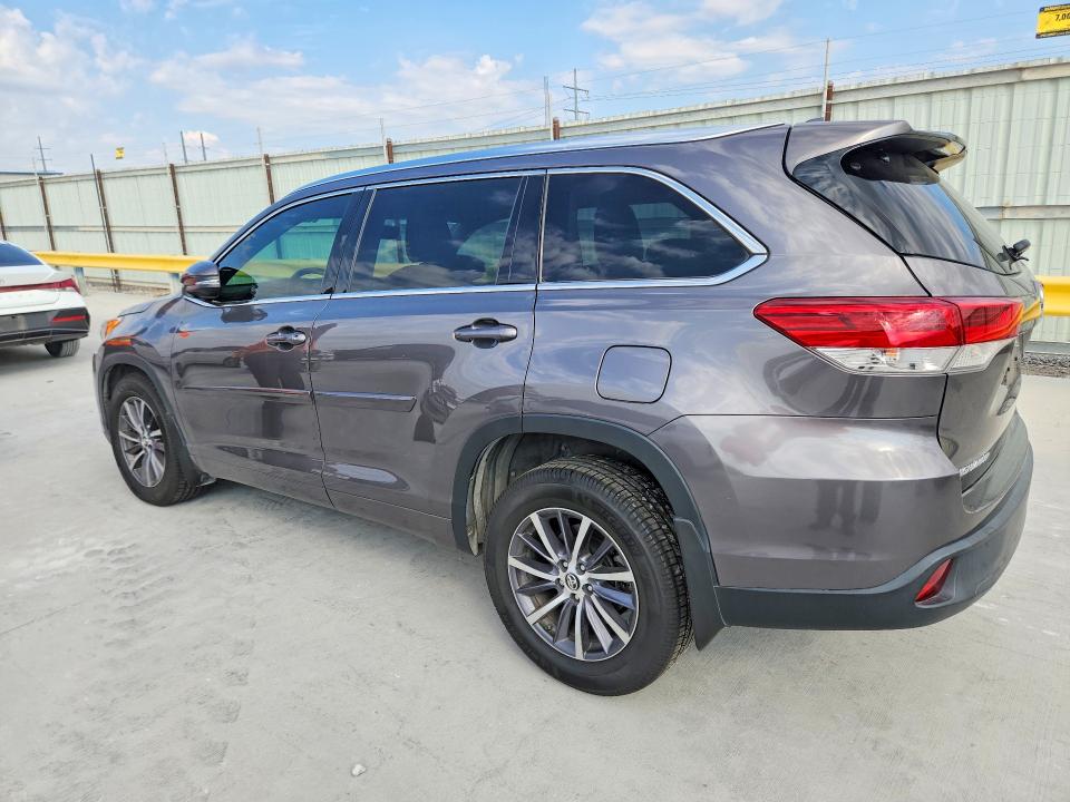 2018 Toyota Highlander მანქანა იყიდება აუქციონზე, vin: 5TDJZRFH2JS528200, აუქციონის ნომერი: 70524006