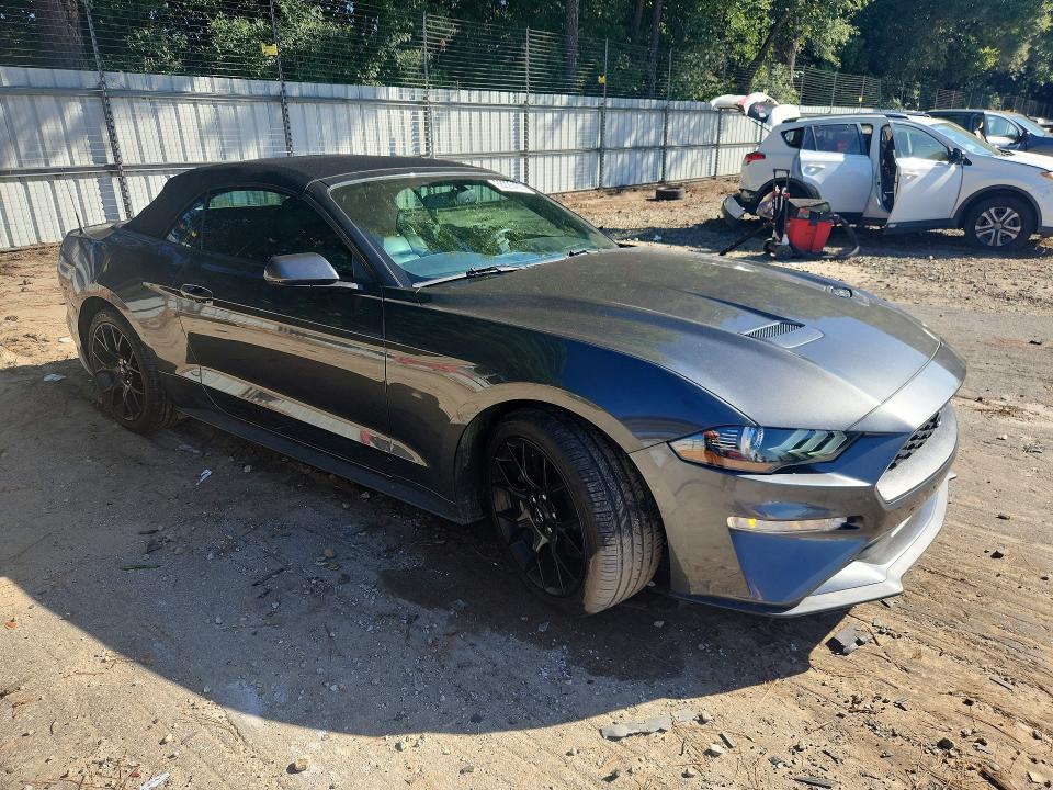 68226406 :رقم المزاد ، 1FATP8UH6J5174057 vin ، 2018 Ford Mustang مزاد بيع