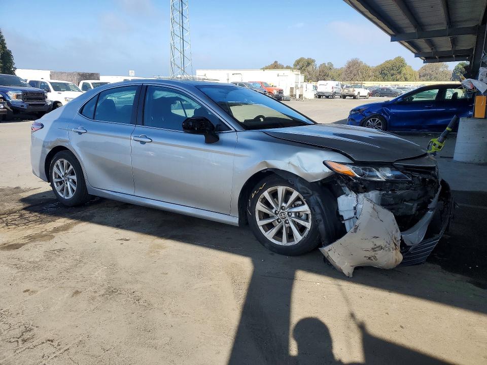 69451106 :رقم المزاد ، 4T1C11AK1PU132375 vin ، 2023 Toyota Camry مزاد بيع