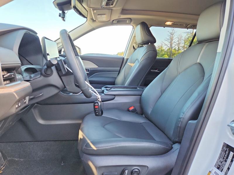 2026 Toyota Grand Highlander მანქანა იყიდება აუქციონზე, vin: 5TDAAAB56TS130561, აუქციონის ნომერი: 67598046
