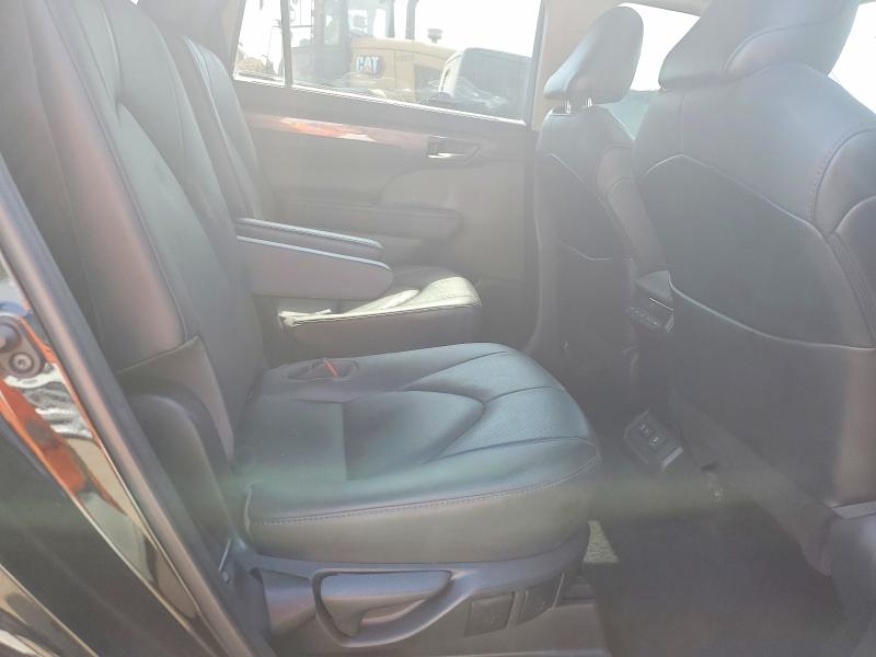 Продажа на аукционе авто 2021 Toyota Highlander, vin: 5TDDZRBH0MS535704, номер лота: 67254036