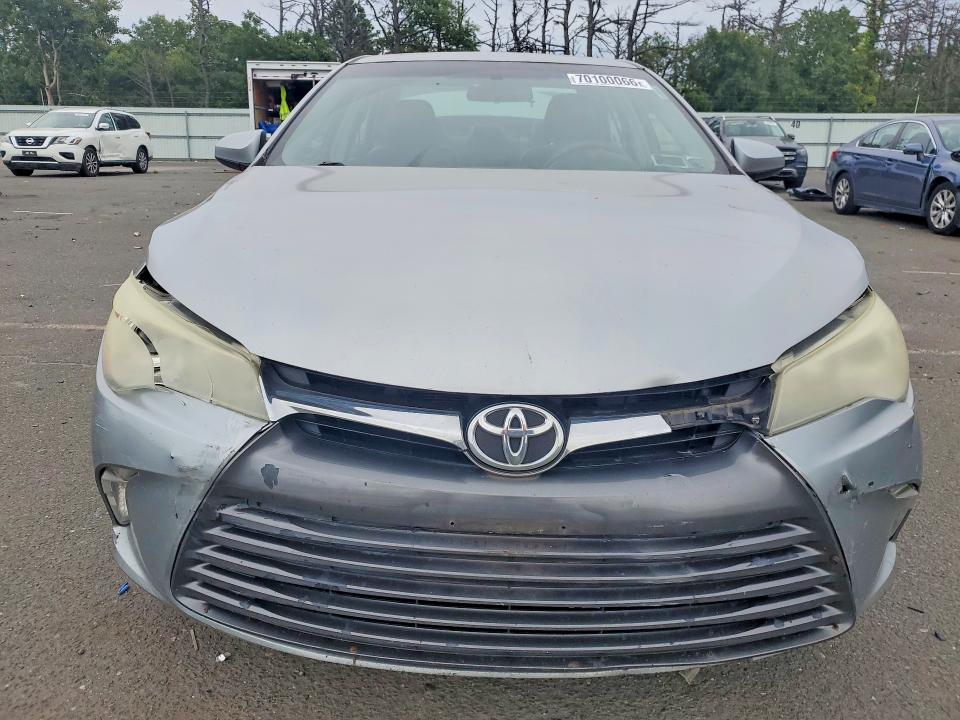 70100066 :رقم المزاد ، 4T1BF1FKXFU035678 vin ، 2015 Toyota Camry مزاد بيع