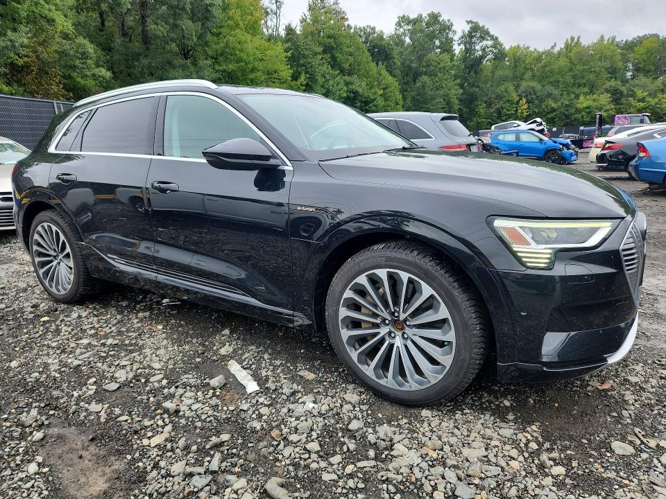 2019 Audi E-tron მანქანა იყიდება აუქციონზე, vin: WA1VAAGE9KB025085, აუქციონის ნომერი: 69882586