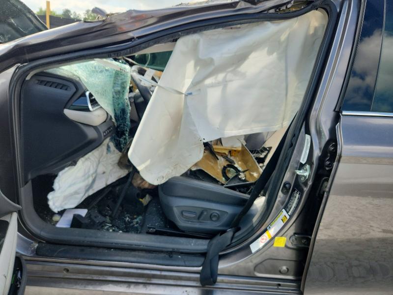 69120676 :رقم المزاد ، 4T1BZ1HK6JU008569 vin ، 2018 Toyota Camry مزاد بيع