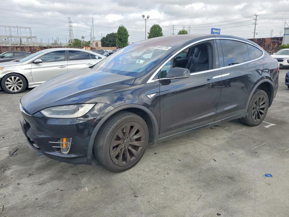 69242776 :رقم المزاد ، 5YJXCBE20GF008087 vin ، 2016 Tesla Model X مزاد بيع