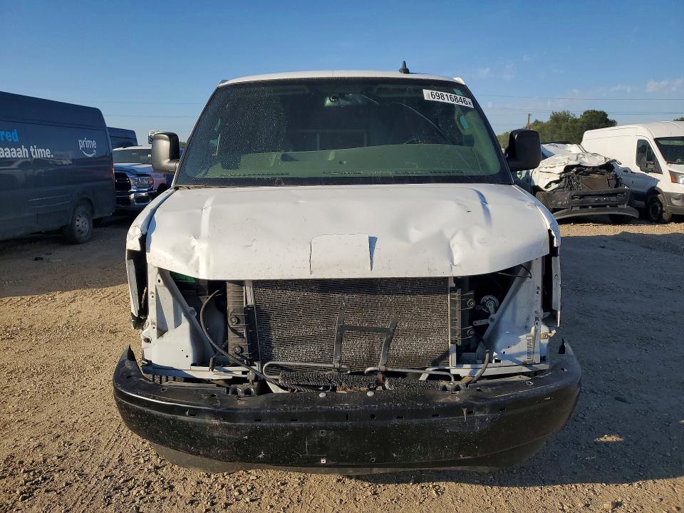 69816846 :رقم المزاد ، 1GCWGBFF7G1288312 vin ، 2016 Chevrolet Express مزاد بيع